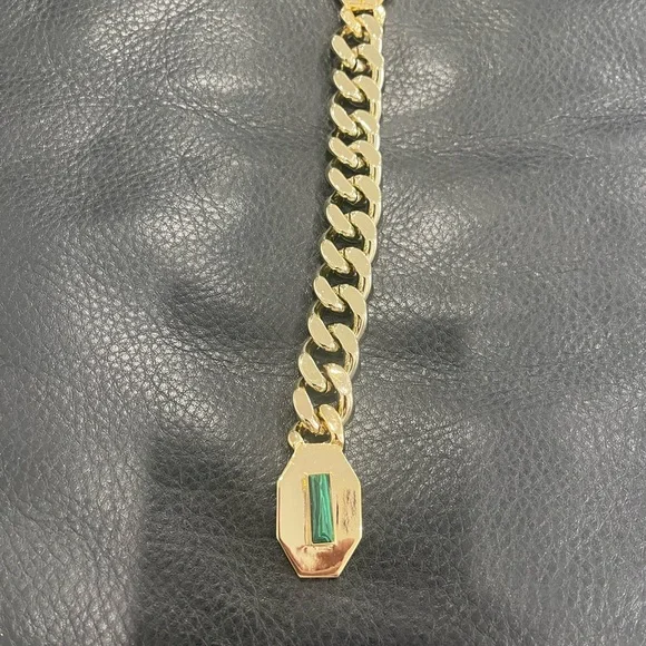 Never worn CC Skye chain bracelet with green stone on closure! - Picture 5 of 6